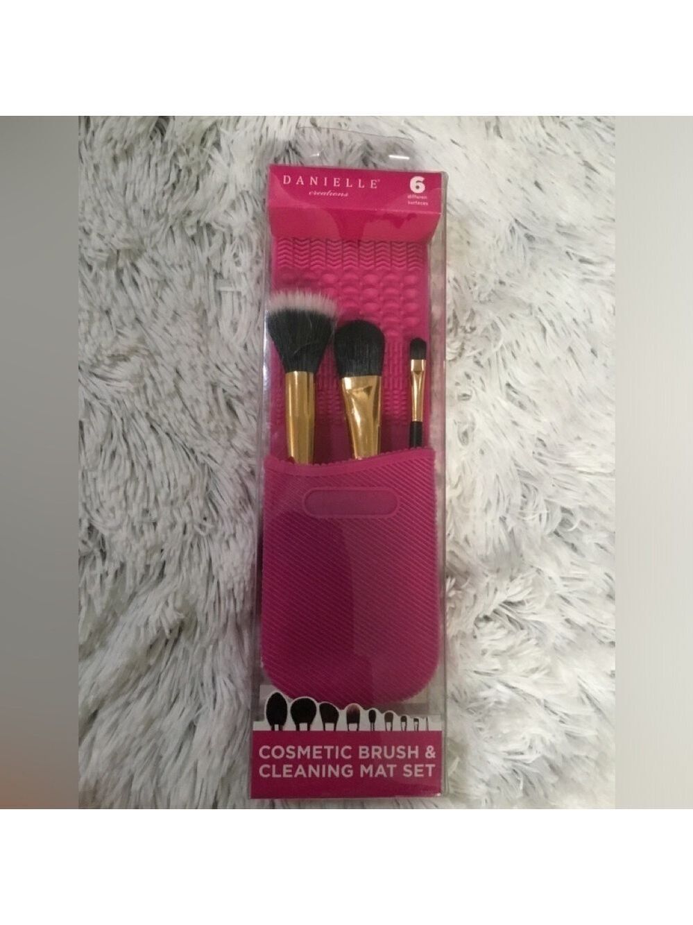 Danielle Creations Cosmetic Brushes & Cleaning Matt set of 3 brushes